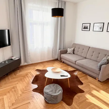 Firstclass 2r_apartment In 公寓